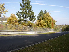 Blick von dr Strecke auf die N�rburg 1